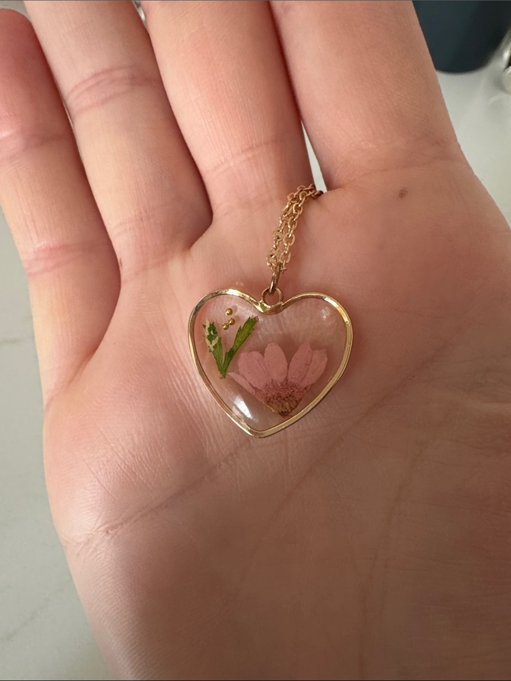 ZAD Dried Flower Gold Heart Pendant Necklace - Picture 2 of 5